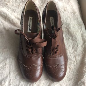 American Eagle Oxford heels